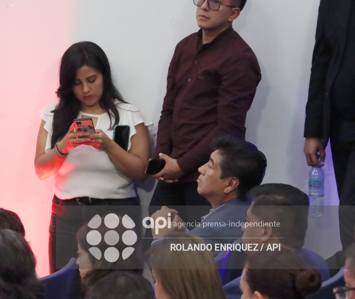 SESION CPCCS CONDECORACION A CANCILLER GABRIELA SOMMERFELD