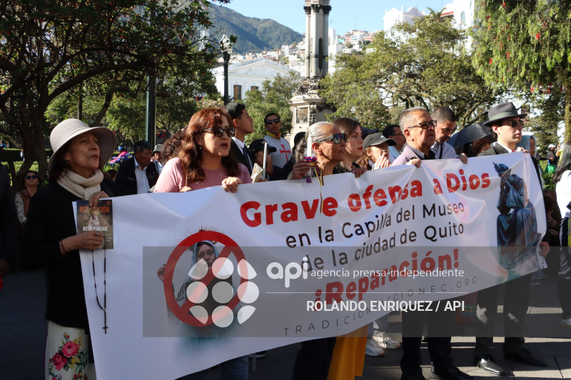 PLANTON RECHZO  DRAG QUEEN  CAPILLA