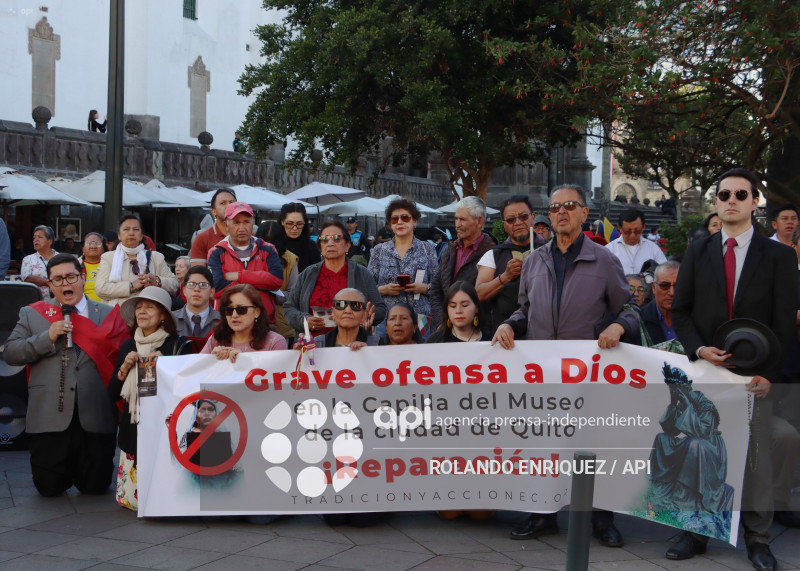 PLANTON RECHZO  DRAG QUEEN  CAPILLA