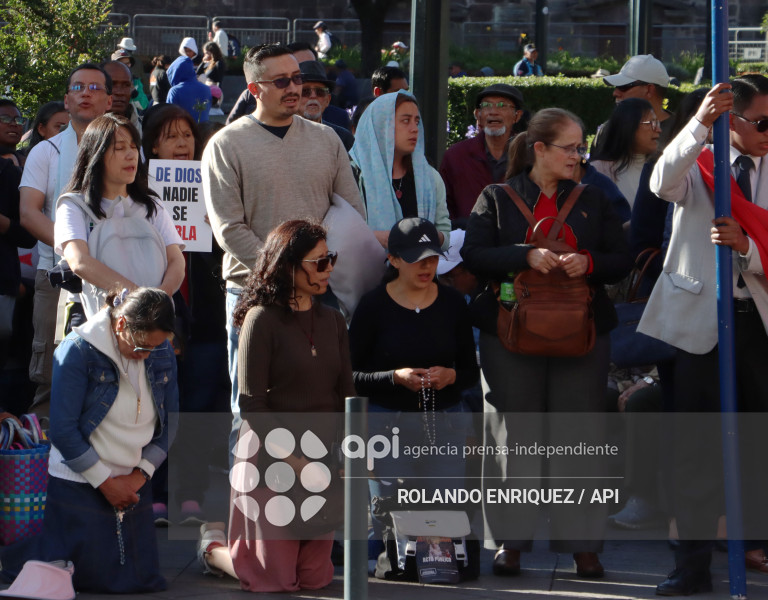 PLANTON RECHZO  DRAG QUEEN  CAPILLA