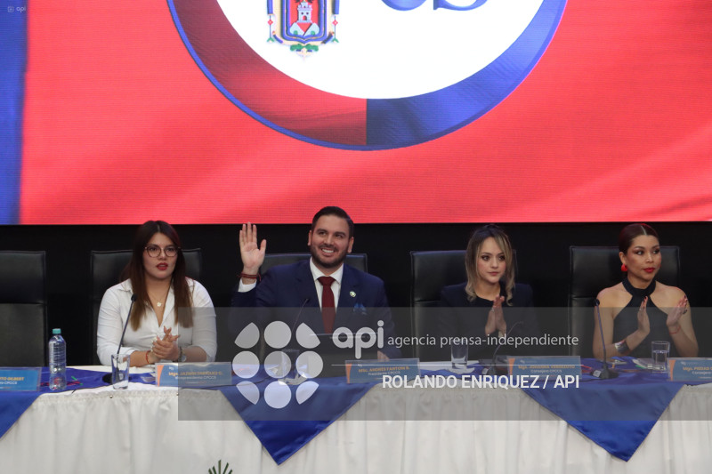 SESION CPCCS CONDECORACION A CANCILLER GABRIELA SOMMERFELD