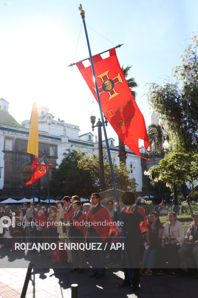 PLANTON RECHZO  DRAG QUEEN  CAPILLA