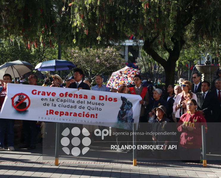 PLANTON RECHZO  DRAG QUEEN  CAPILLA