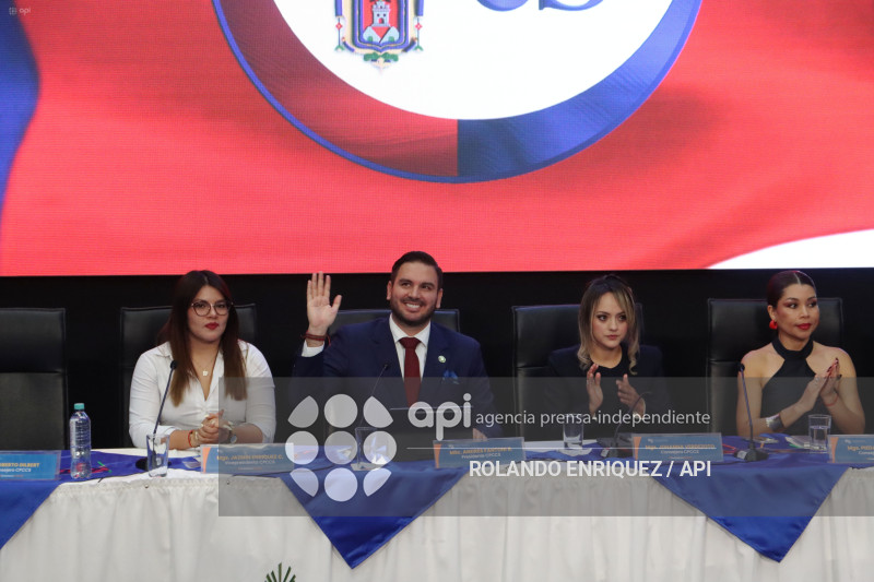 SESION CPCCS CONDECORACION A CANCILLER GABRIELA SOMMERFELD