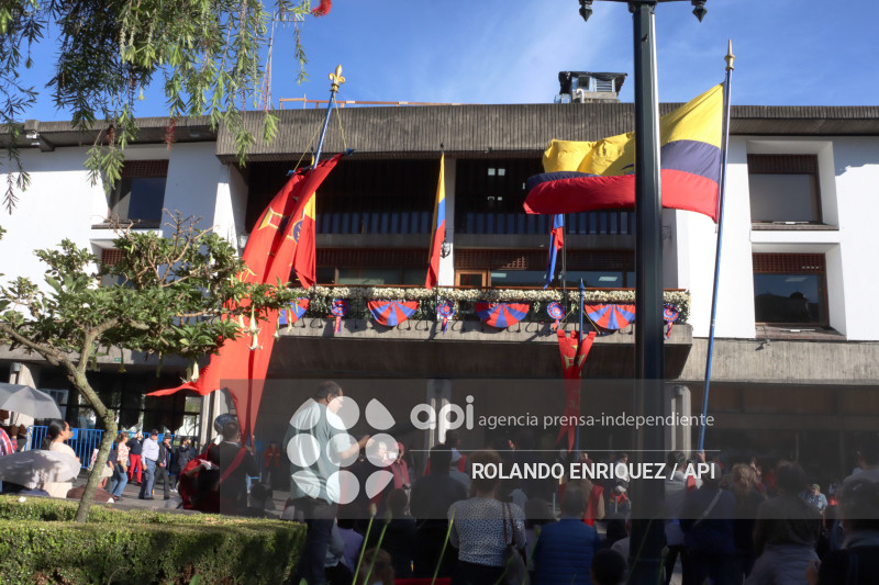 PLANTON RECHZO  DRAG QUEEN  CAPILLA