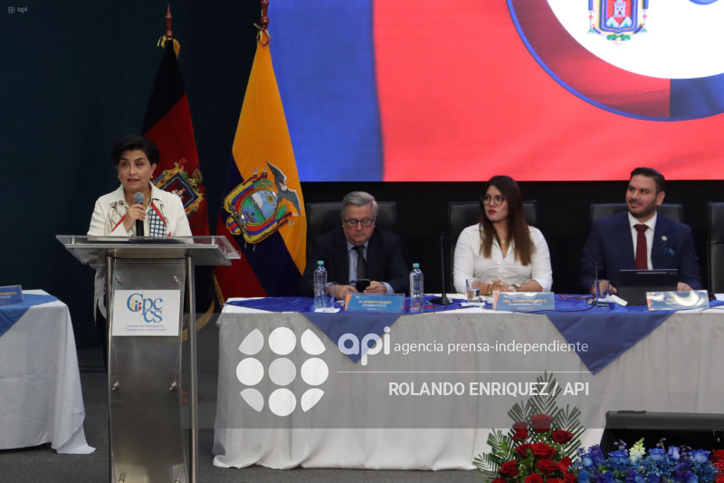 SESION CPCCS CONDECORACION A CANCILLER GABRIELA SOMMERFELD