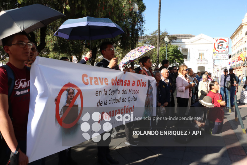 PLANTON RECHZO  DRAG QUEEN  CAPILLA