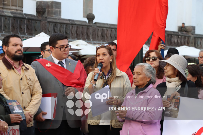 PLANTON RECHZO  DRAG QUEEN  CAPILLA