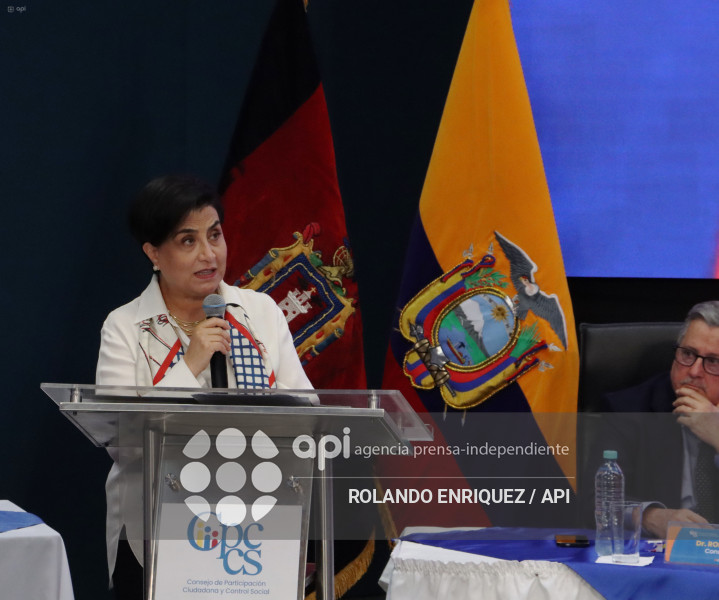 SESION CPCCS CONDECORACION A CANCILLER GABRIELA SOMMERFELD