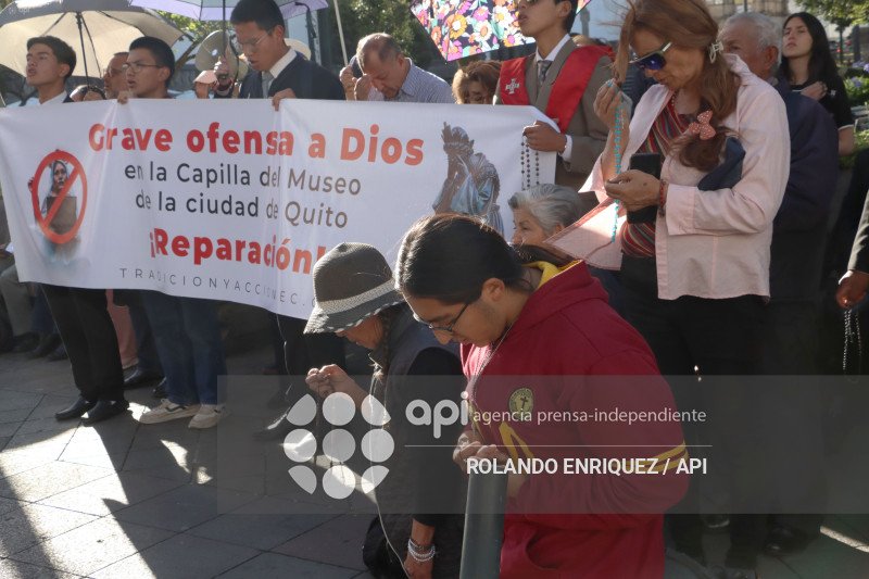 PLANTON RECHZO  DRAG QUEEN  CAPILLA