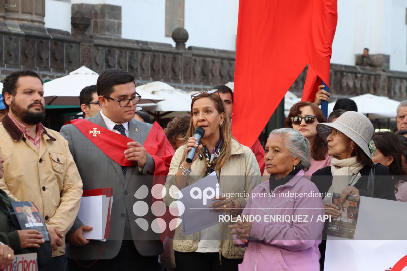 PLANTON RECHZO  DRAG QUEEN  CAPILLA