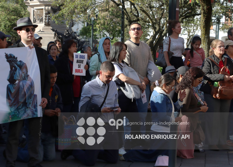 PLANTON RECHZO  DRAG QUEEN  CAPILLA