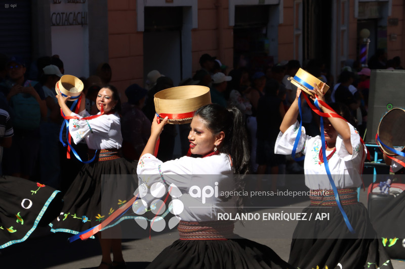 DESFILE FIESTAS DE FUNDACION DE QUITO