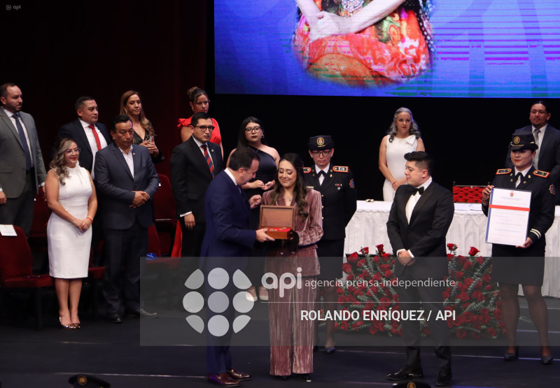 SESION SOLEMNE DEL MUNICIPIO DE QUITO