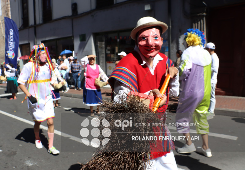 DESFILE FIESTAS DE FUNDACION DE QUITO