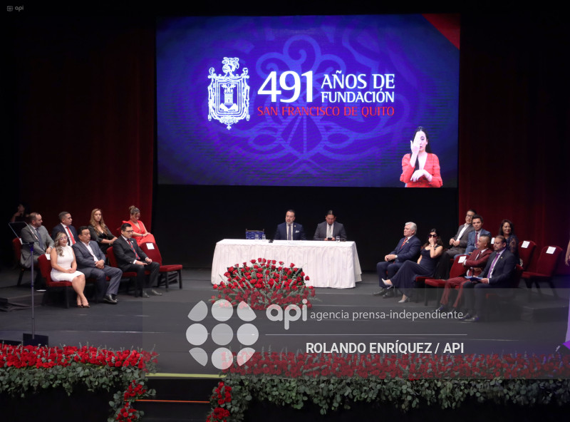SESION SOLEMNE DEL MUNICIPIO DE QUITO