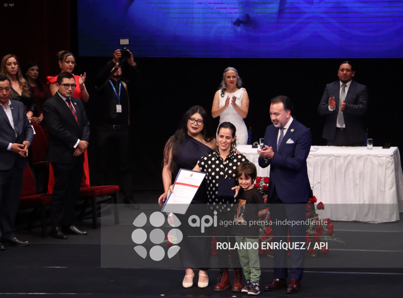 SESION SOLEMNE DEL MUNICIPIO DE QUITO
