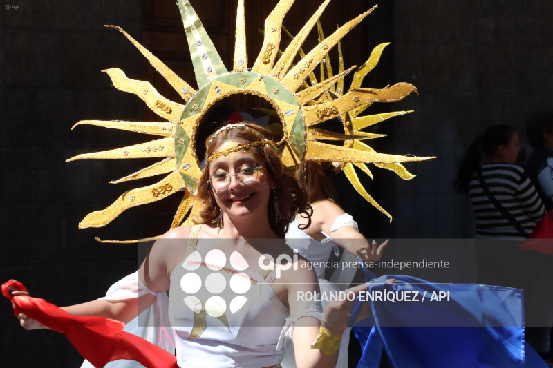 DESFILE FIESTAS DE FUNDACION DE QUITO