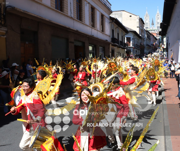 DESFILE FIESTAS DE FUNDACION DE QUITO