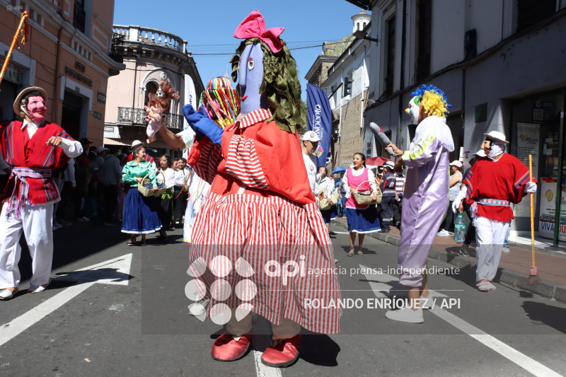DESFILE FIESTAS DE FUNDACION DE QUITO