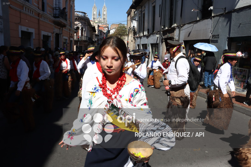 DESFILE FIESTAS DE FUNDACION DE QUITO