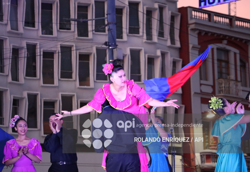 SESION SOLEMNE DEL MUNICIPIO DE QUITO