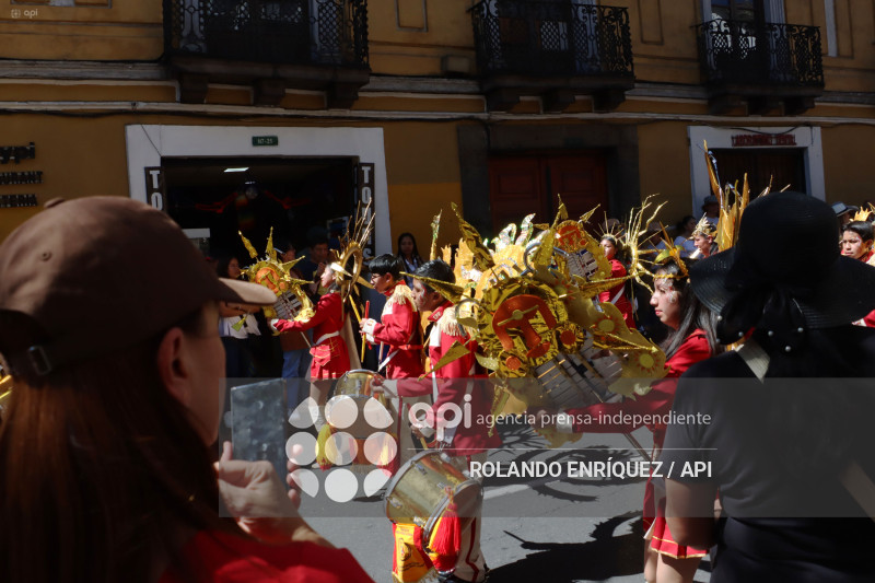 DESFILE FIESTAS DE FUNDACION DE QUITO