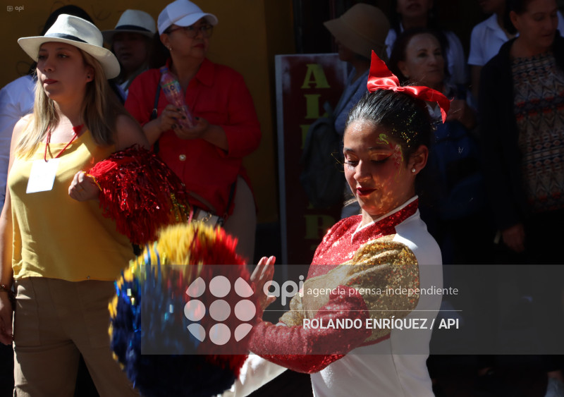 DESFILE FIESTAS DE FUNDACION DE QUITO