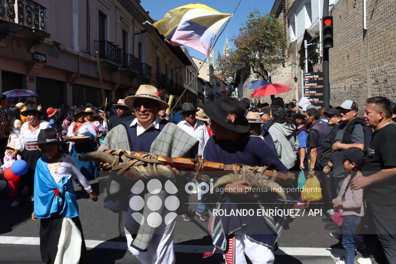 DESFILE FIESTAS DE FUNDACION DE QUITO