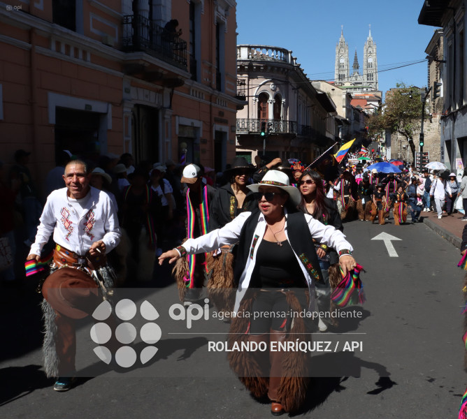 DESFILE FIESTAS DE FUNDACION DE QUITO