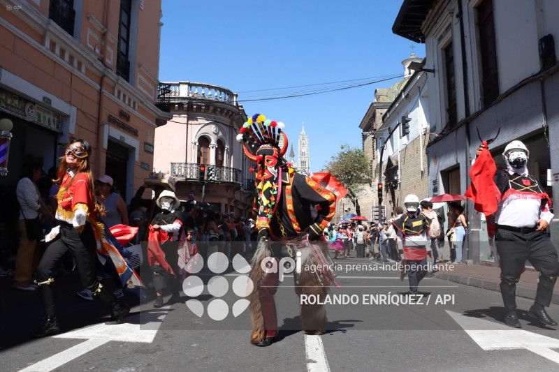 DESFILE FIESTAS DE FUNDACION DE QUITO