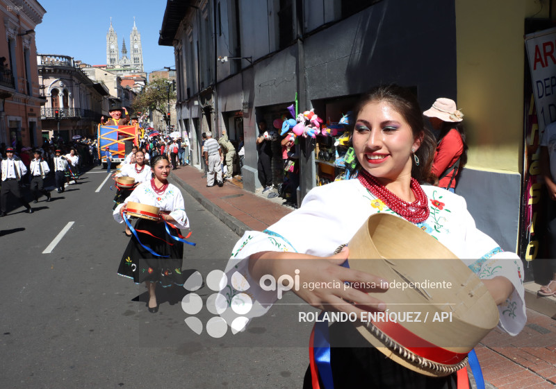 DESFILE FIESTAS DE FUNDACION DE QUITO