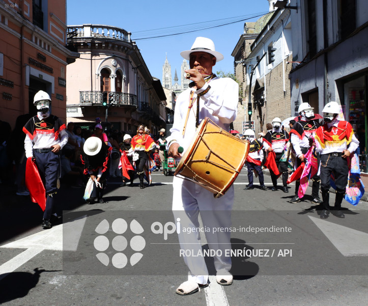 DESFILE FIESTAS DE FUNDACION DE QUITO