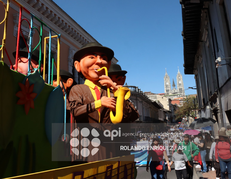 DESFILE FIESTAS DE FUNDACION DE QUITO