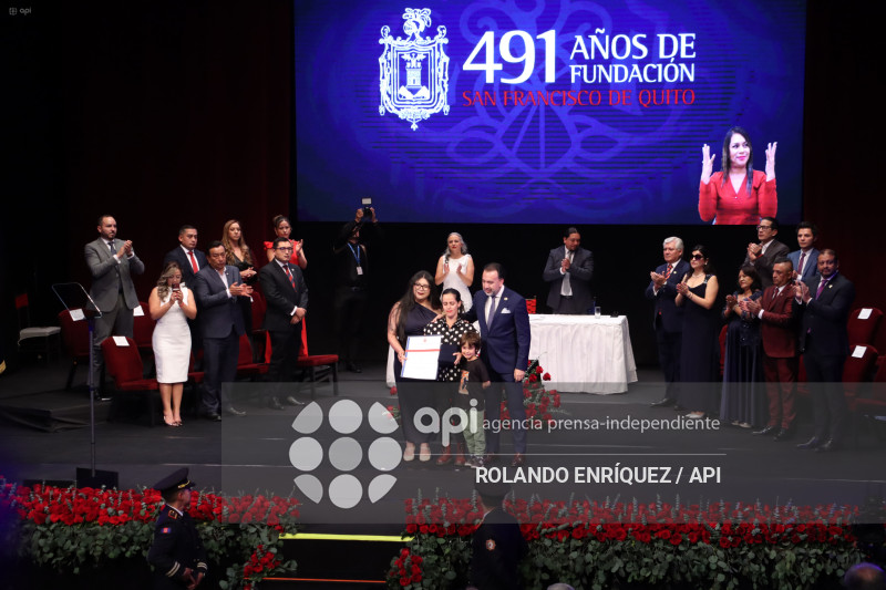 SESION SOLEMNE DEL MUNICIPIO DE QUITO