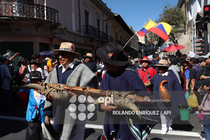 DESFILE FIESTAS DE FUNDACION DE QUITO