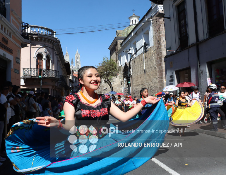 DESFILE FIESTAS DE FUNDACION DE QUITO