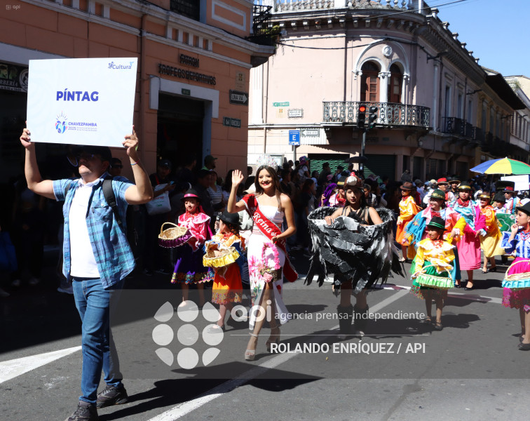 DESFILE FIESTAS DE FUNDACION DE QUITO