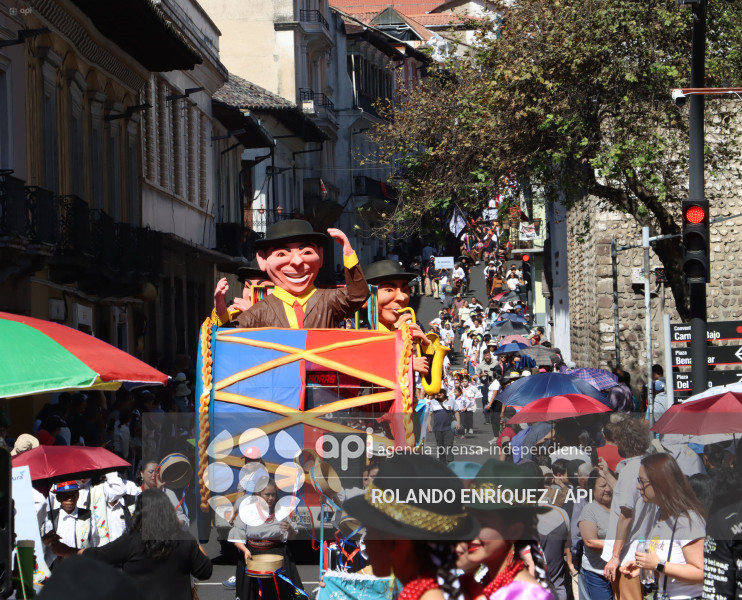 DESFILE FIESTAS DE FUNDACION DE QUITO