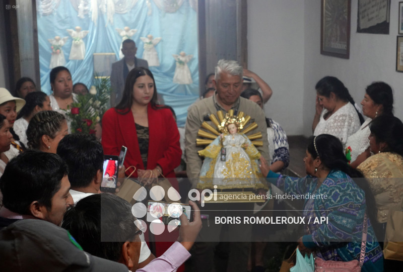 CUENCA-PRESENTACION VESTIMENTA-NIÑO VIAJERO