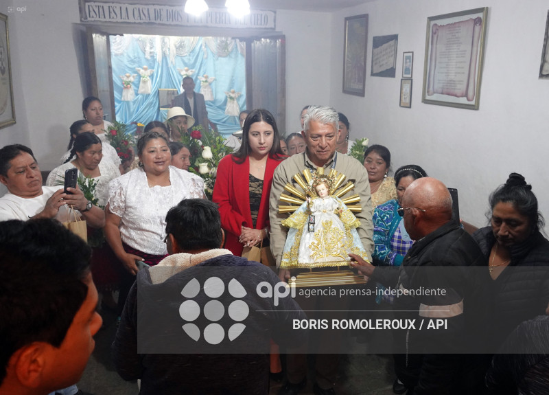 CUENCA-PRESENTACION VESTIMENTA-NIÑO VIAJERO