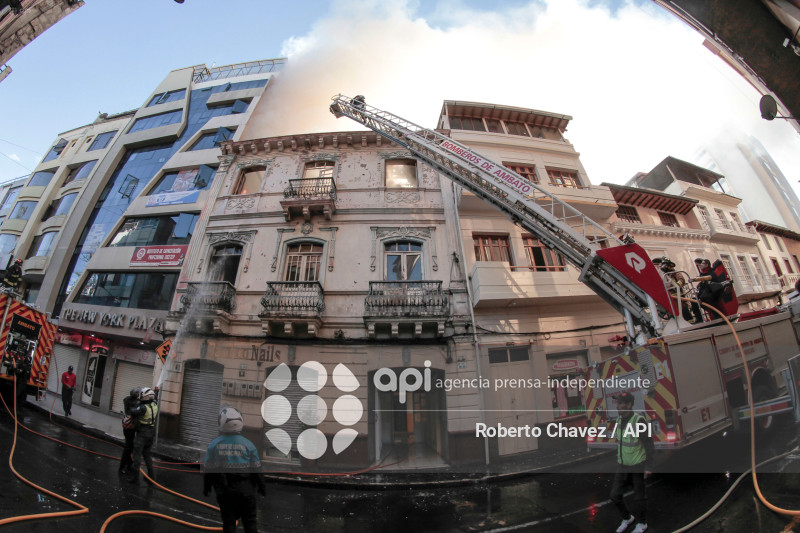 INCENDIO CASA PATRIMONIAL AMBATO