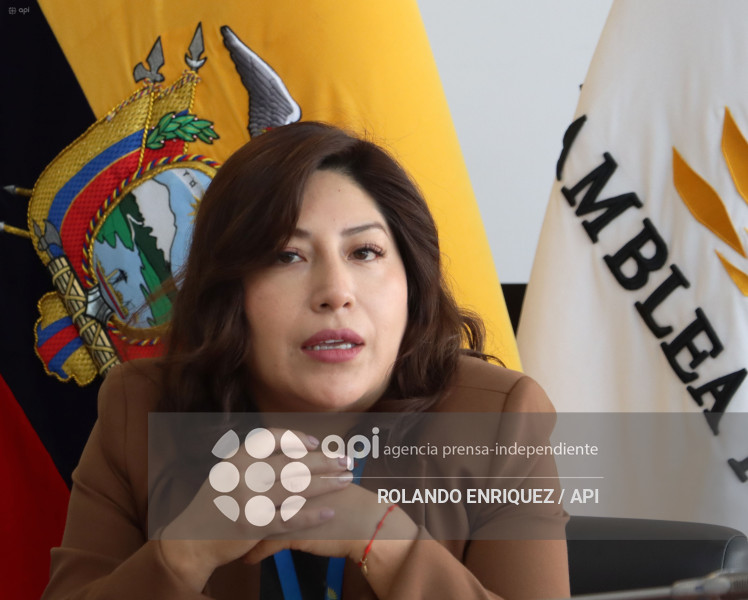 ASAMBLEISTA INES ALARCON COM SEGURIDAD