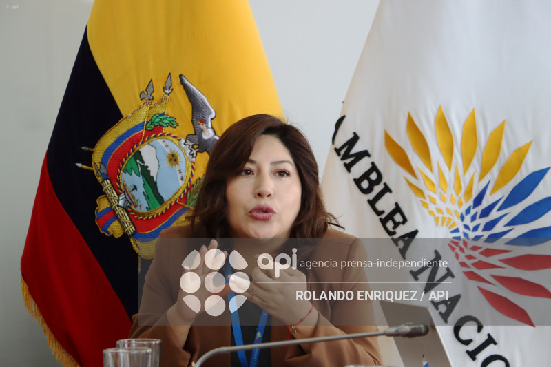 ASAMBLEISTA INES ALARCON COM SEGURIDAD