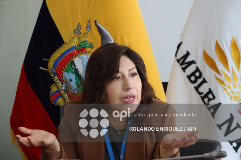 ASAMBLEISTA INES ALARCON COM SEGURIDAD