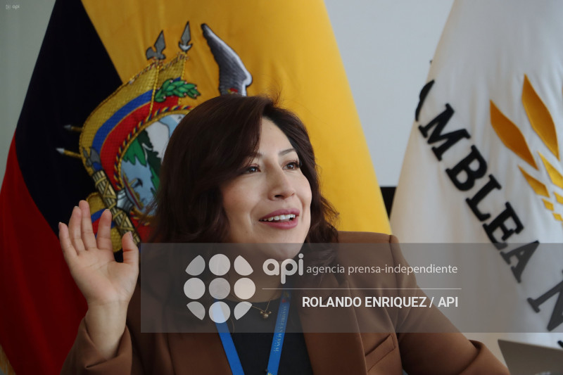 ASAMBLEISTA INES ALARCON COM SEGURIDAD