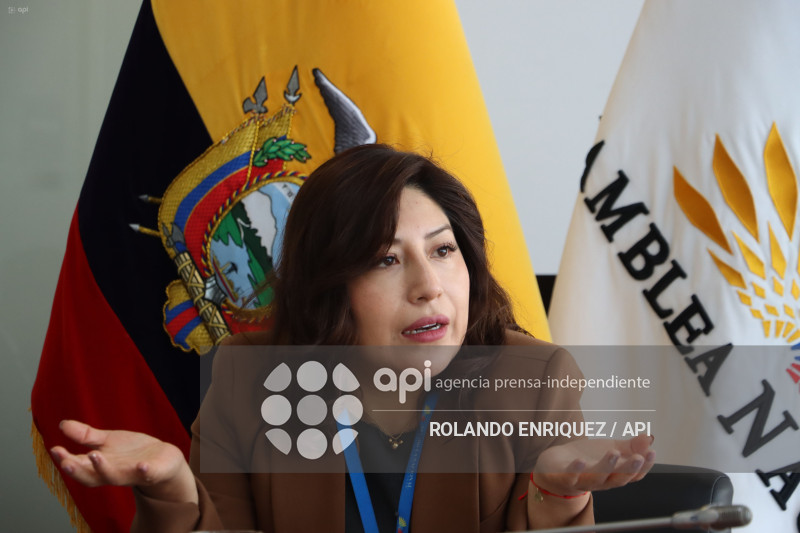 ASAMBLEISTA INES ALARCON COM SEGURIDAD