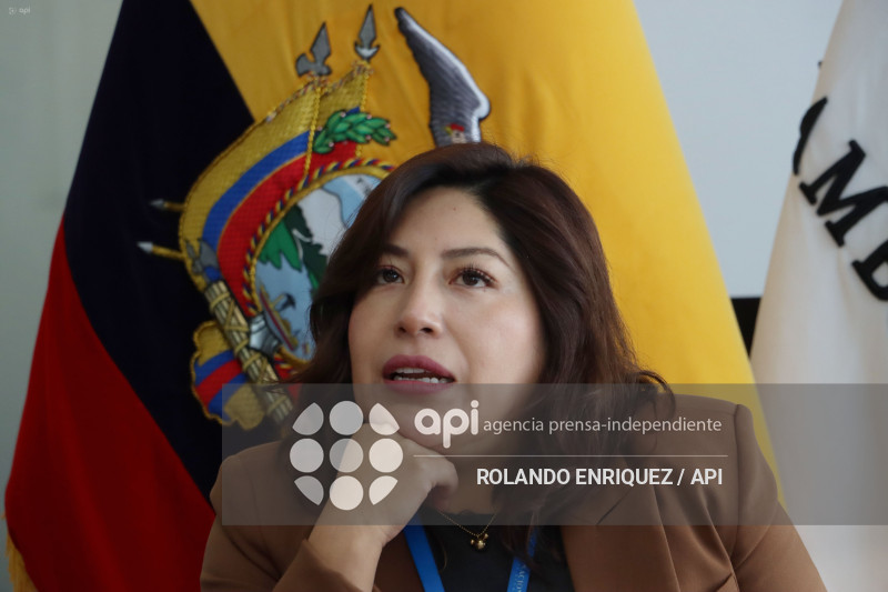 ASAMBLEISTA INES ALARCON COM SEGURIDAD