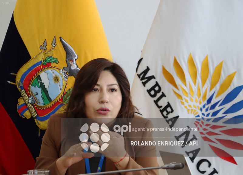 ASAMBLEISTA INES ALARCON COM SEGURIDAD