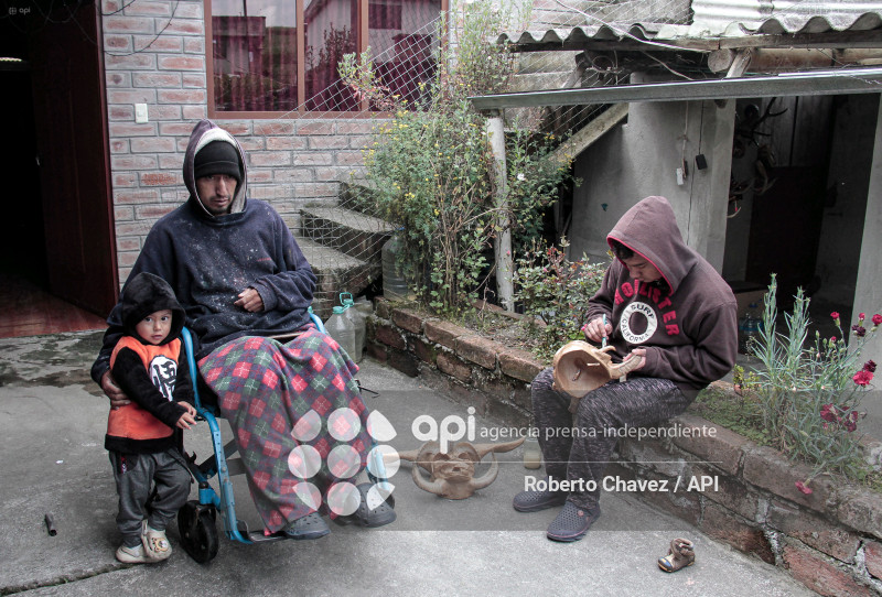 ARTESANO FABRICA MASCARAS PARA DIABLOS EN PILLARO
